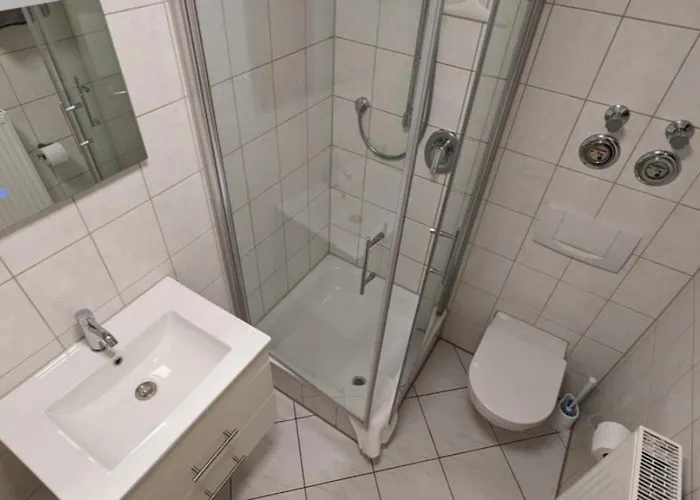 Neu! Moderne * אולם